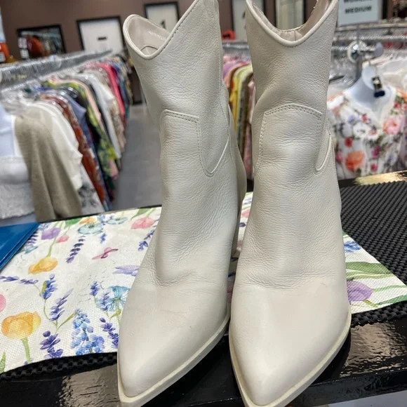 Steve Madden Cream White Leather Western Ankle Boots - Picture 2 of 6